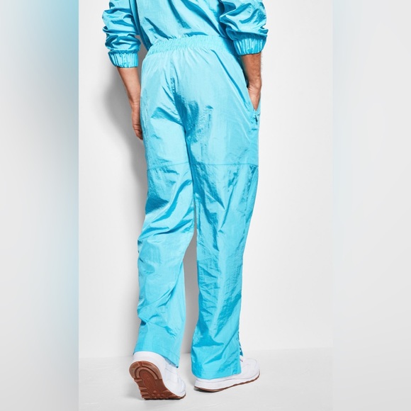 Relaxed style and comfort
mens half-zip jacket & jogger from Royalty by Maluma - Picture 5 of 7